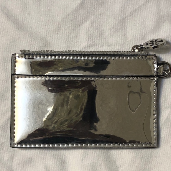 Tory Burch “R” coin/key case! Never used! - Picture 3 of 10